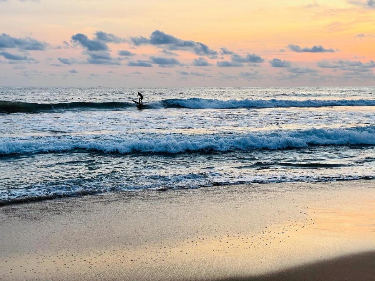Hikkaduwa Backyard Beach Homestay Galle Exterior photo