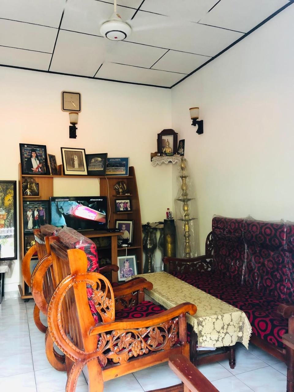 Hikkaduwa Backyard Beach Homestay Galle Exterior photo
