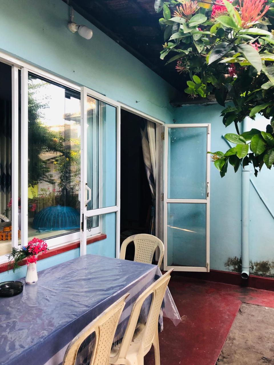 Hikkaduwa Backyard Beach Homestay Galle Exterior photo