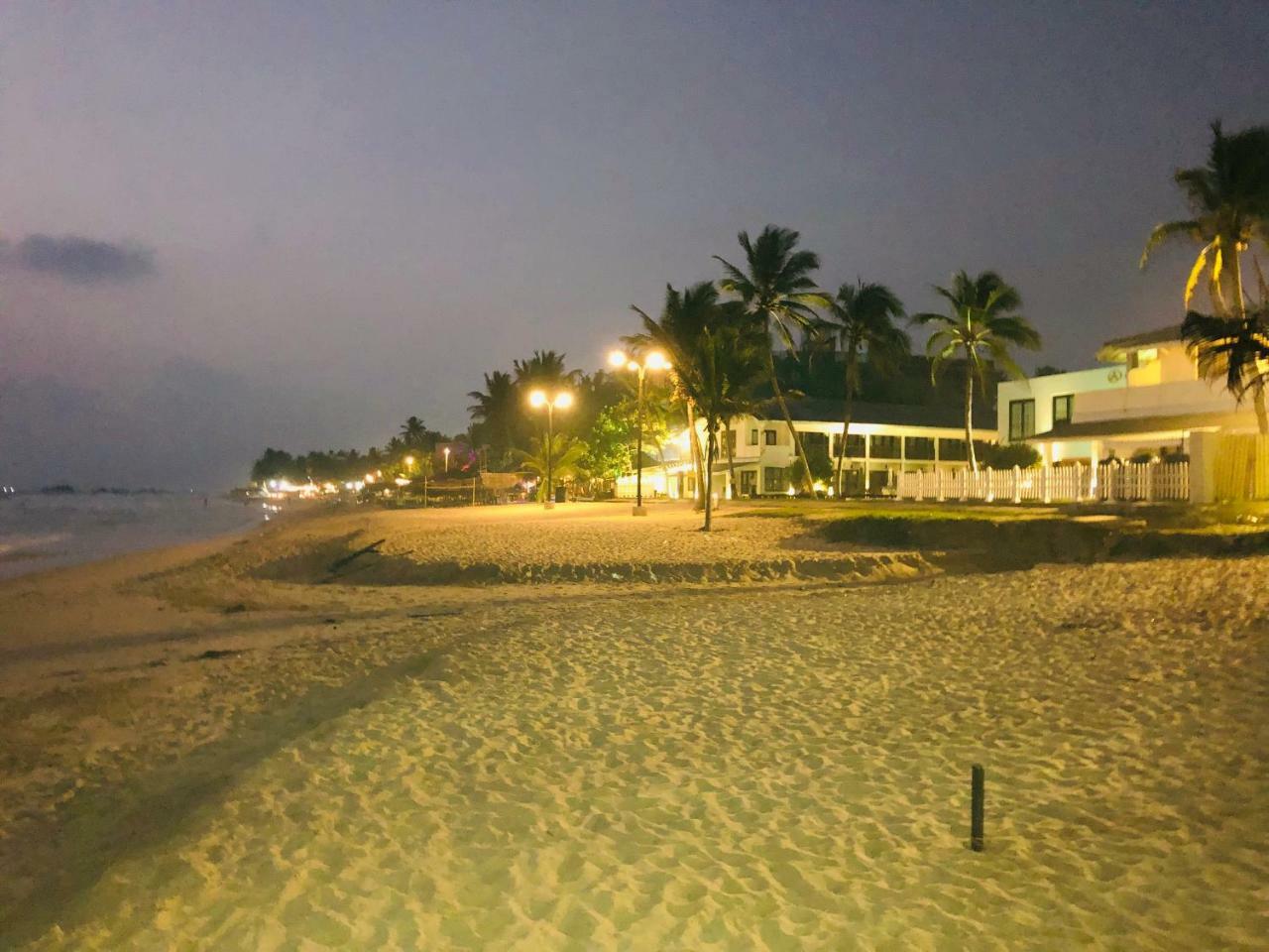 Hikkaduwa Backyard Beach Homestay Galle Exterior photo