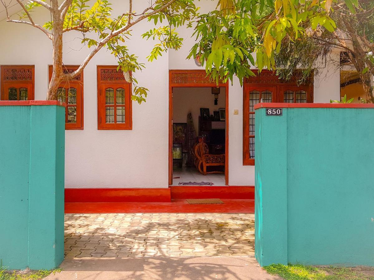 Hikkaduwa Backyard Beach Homestay Galle Exterior photo