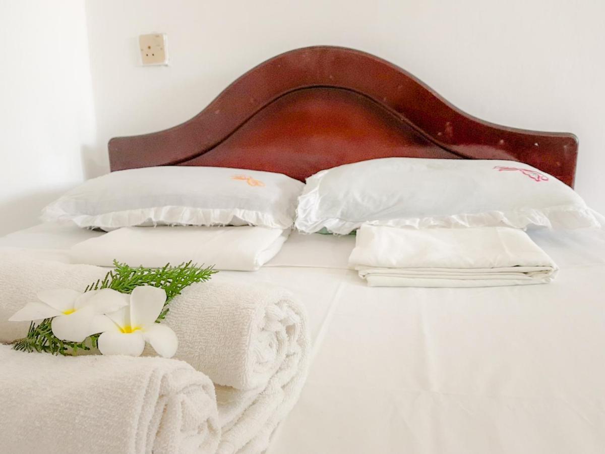 Hikkaduwa Backyard Beach Homestay Galle Exterior photo